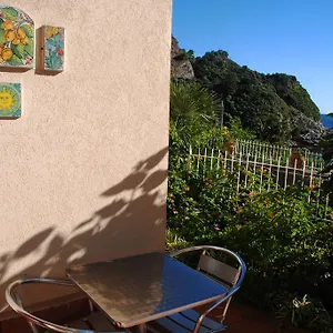 https://isola-bella-apartment.taorminaitalyhotels.com